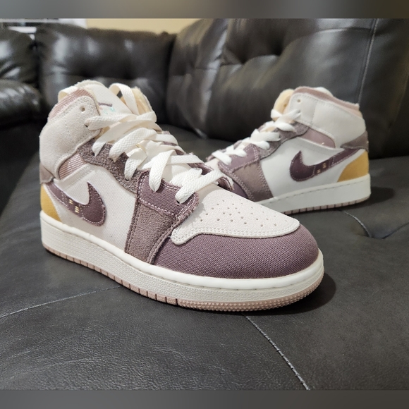 New Jordan 1s Size 6 Youth